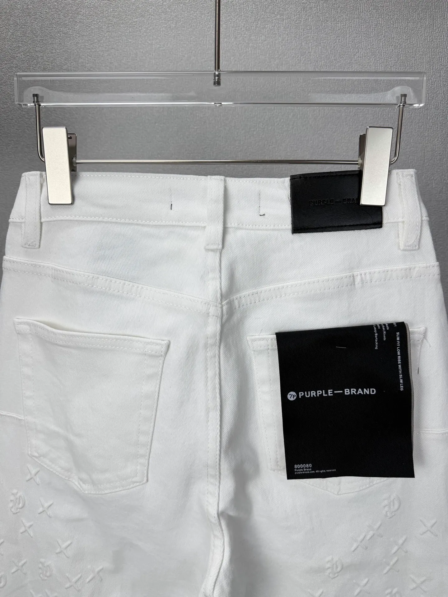 PURPLE BRAND 2026New Arrival Pure White Embossed Couple Style Washed Loose Bootcut Jeans High Version High Version Top Ceiling Quality Styles with different washed textures are very friendly to people with thin legs and thick legs. The loose bootcut style is very flattering to the leg shape. Moderate length that never goes out of style, easy to match with casual, basic styling for various styles, a must-have in the wardrobe! The fabric is stiff but also makes the upper body soft without losing texture. The washing process is even more perfect. It is a must-have item for everyone! ! ! Washed wheat, hang tag, pants label, three labels complete Color: Black, White Size: 28, 30, 32, 34, 36 (five sizes)